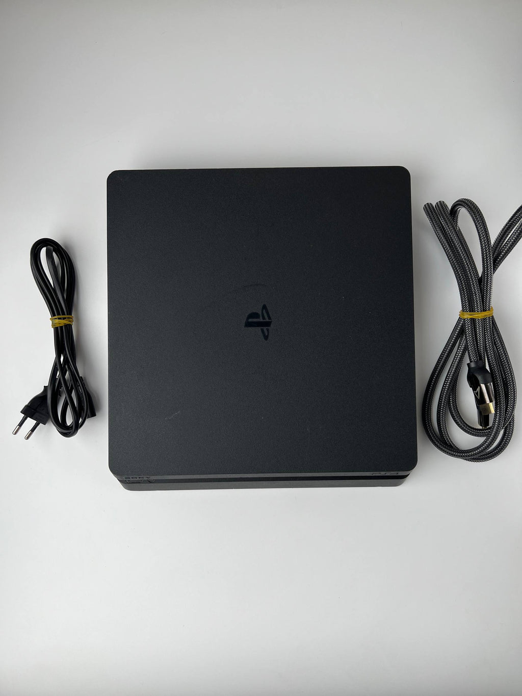 Sony PlayStation 4 Slim 500GB originale usata vista frontale