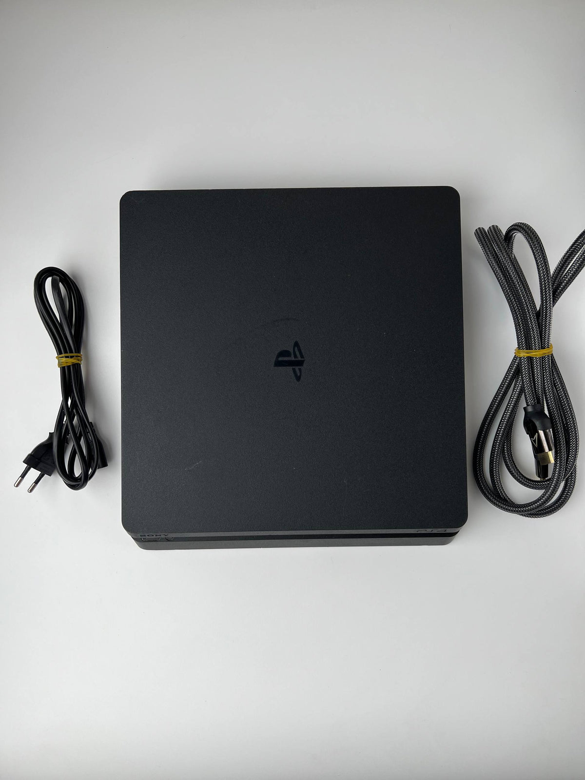 Sony PlayStation 4 Slim 500GB originale usata vista frontale