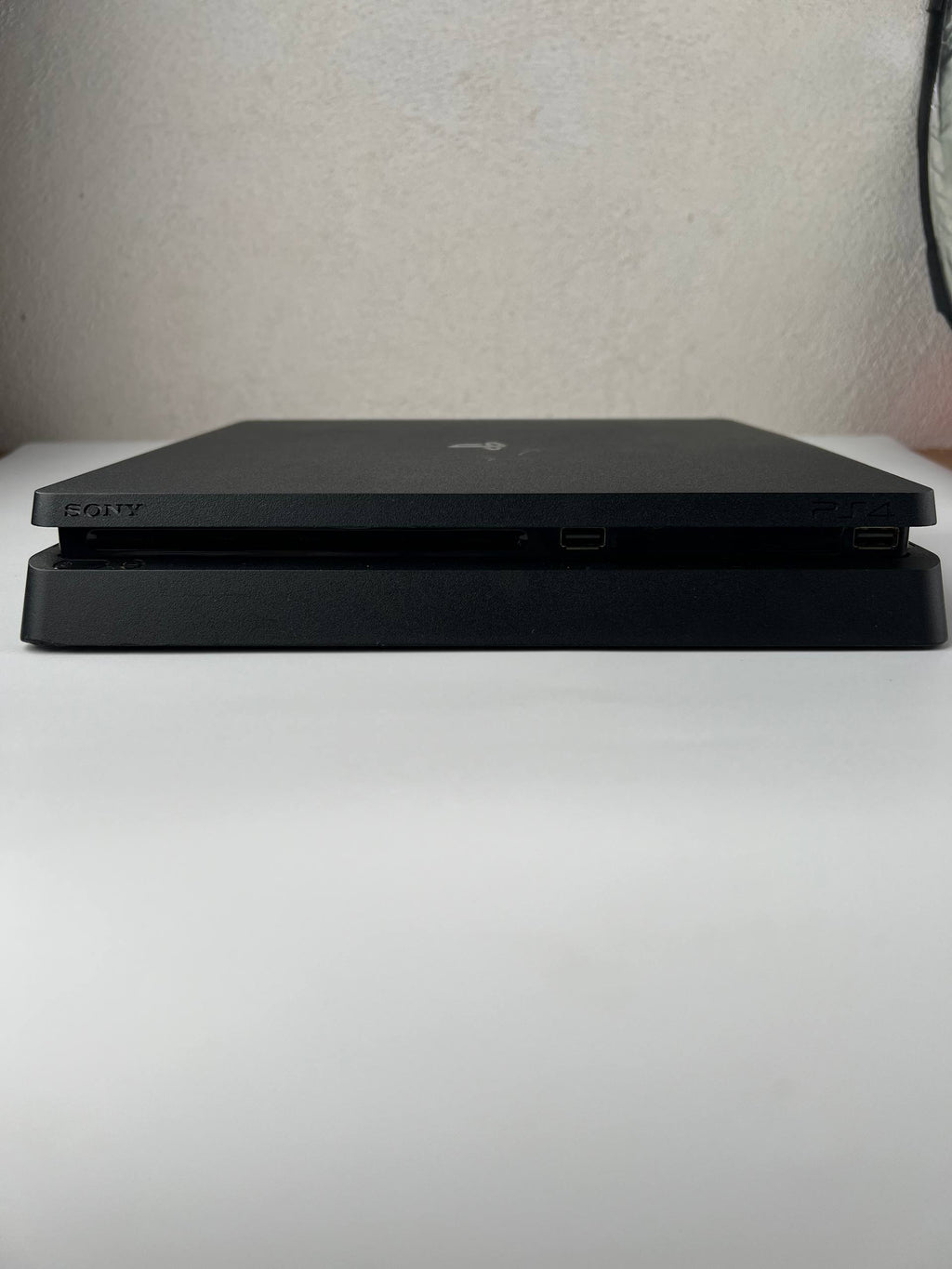 Sony PlayStation 4 Slim 500GB originale usata vista frontale